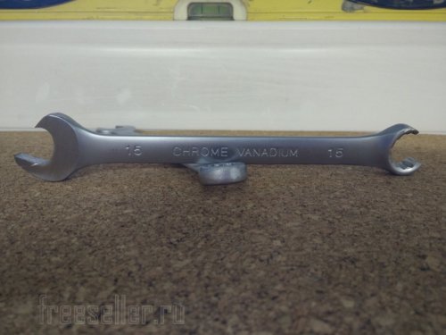 Открывалка для бутылок из гаечного ключа