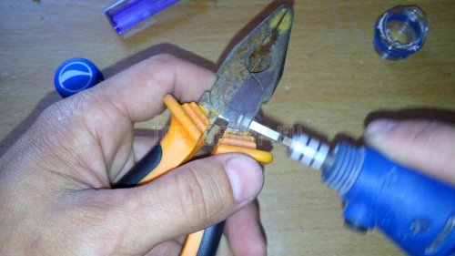 Самодельная фреза из зажигалки на бормашину. Как очищает ржавчину.