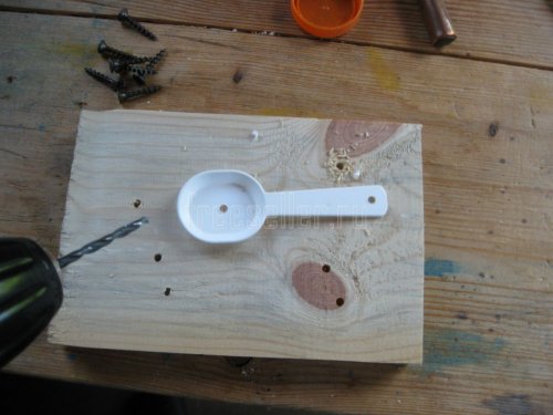 Изготовление колесиков для ящика из крышек от пластиковых бутылок