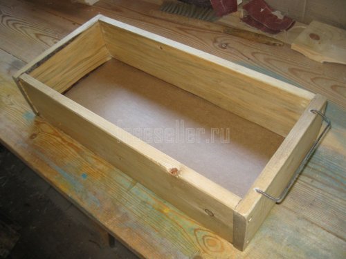 Самодельный выдвижной деревянный ящик для инструмента.