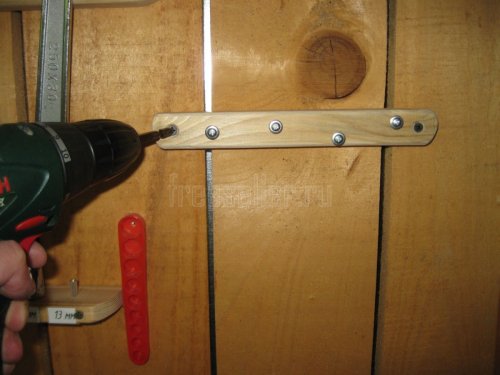 Установка держателя для штангельциркулей на стену