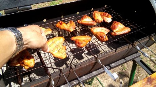 Приготовление еды на самодельном мангале коптильне из газового баллона