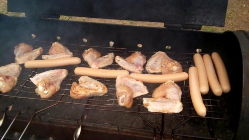 Приготовление еды на самодельном мангале коптильне из газового баллона