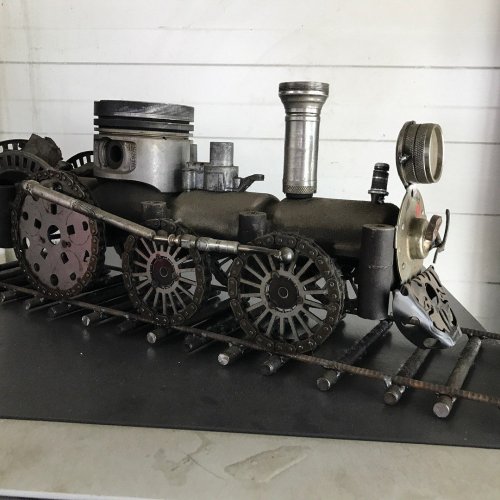 Поделки из автозапчастей. Паровоз.