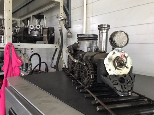 Поделки из автозапчастей. Паровоз.