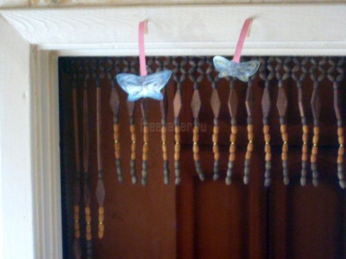 Порхающие бабочки из пластиковой бутылки