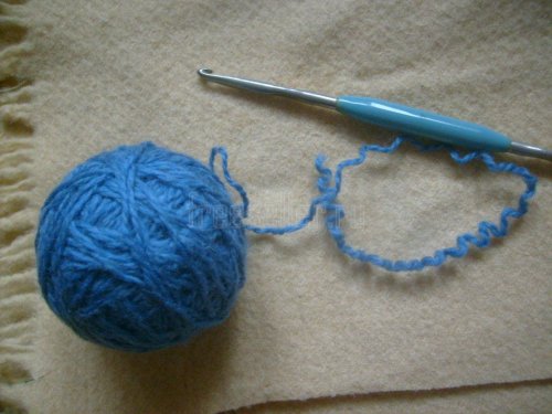 Нитки и крючок для вязания цветов