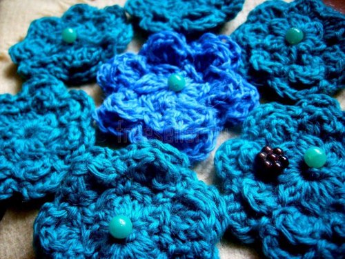 Вязание цветка для украшений изделий своими руками