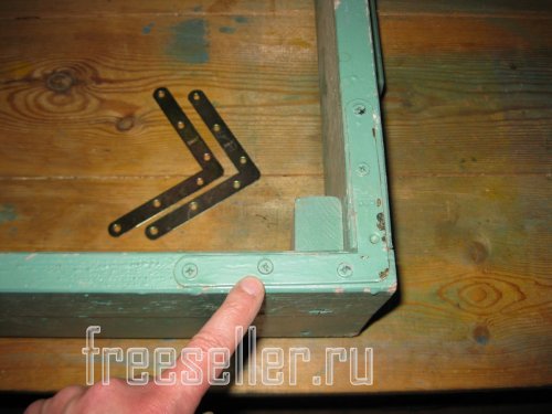 Дополнительные крепления стенок наборных ящиков - металлическим уголком