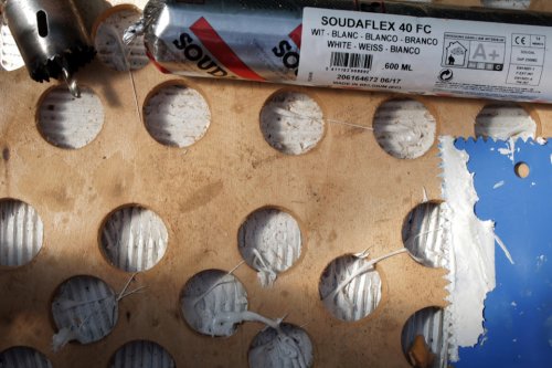 Строю полы в караване