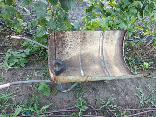 Самодельная тачка из бочки