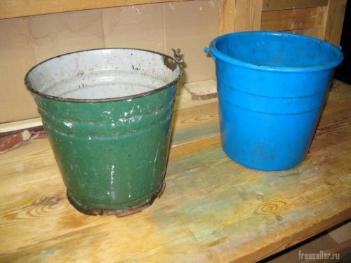Ведра со сломанными ручками