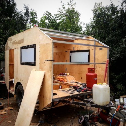 Стены каравана поставлены (материалы, технология).