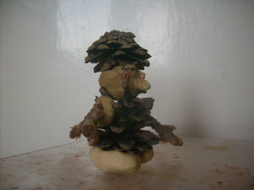 Поделки для детей из шишек - лесовичок