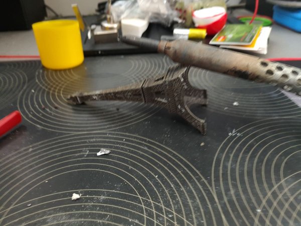 Подставка для паяльника из Эйфелевой башни