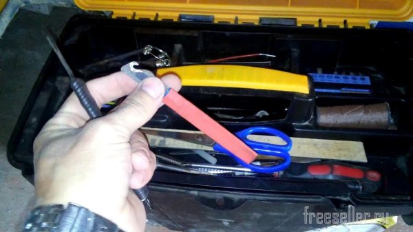 Инструмент для зачистки проводов своими руками