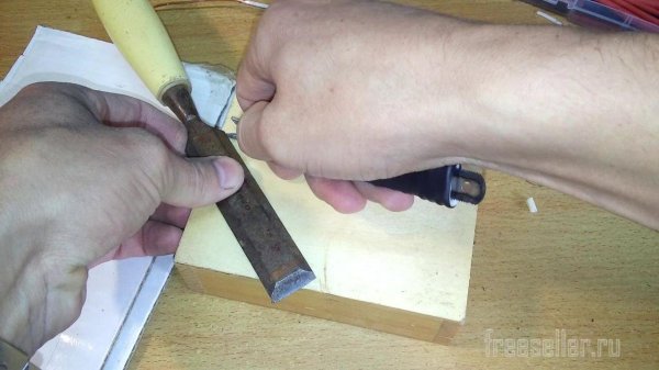 Самодельное приспособление для зачистки проводов