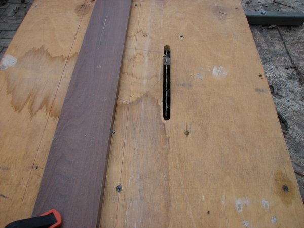 Простой самодельный столик для дисковой пилы