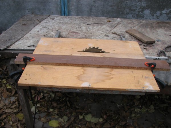 Простой самодельный столик для дисковой пилы