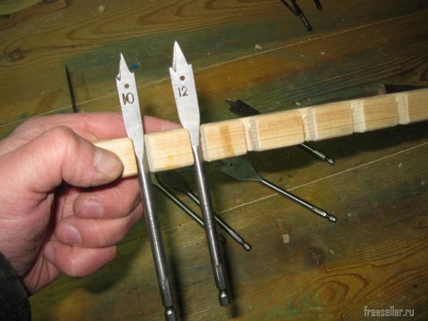 Самодельный держатель для перовых сверел