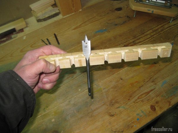 Самодельный держатель для перовых сверел