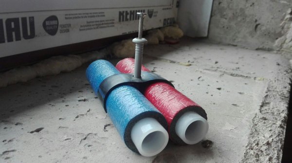 Самодельный крепежный крюк для труб