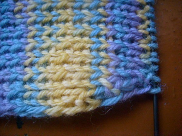 Вяжем своими руками детский шарфик с кудряшками