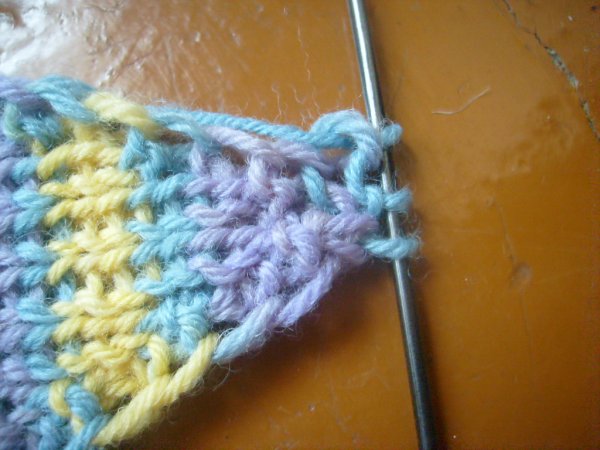 Вяжем своими руками детский шарфик с кудряшками