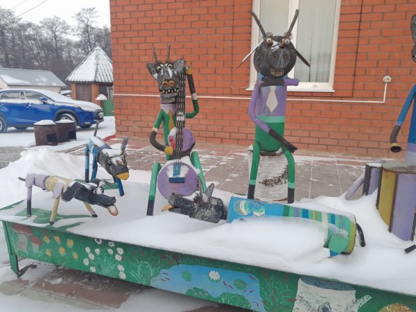 Фигурки зверей музыкантов из труб