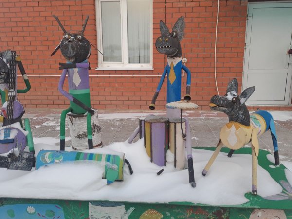 Фигурки зверей музыкантов из труб