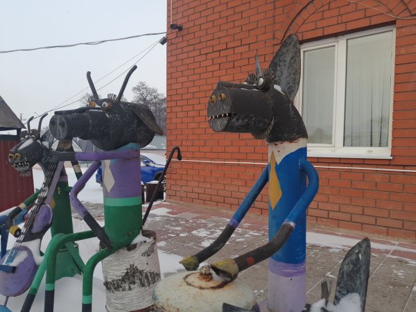 Фигурки зверей музыкантов из труб