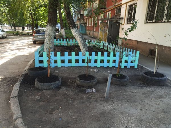 Декоративный заборчик из пластиковых панелей