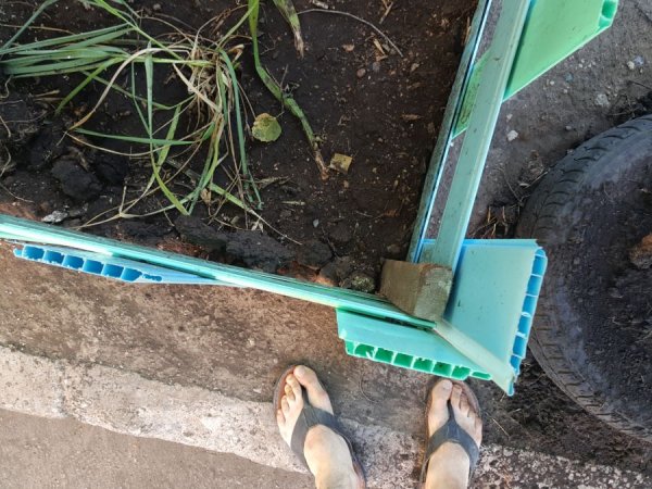 Декоративный заборчик из пластиковых панелей