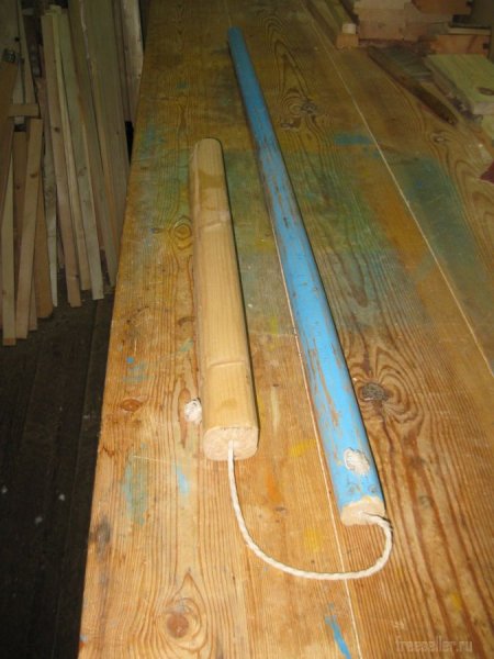 Приспособление в виде цепа для выбивания половиков