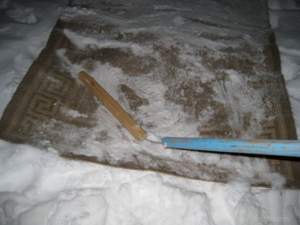 Приспособление в виде цепа для выбивания половиков