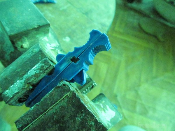 Изготовление мини струбцины из прищепки своими руками