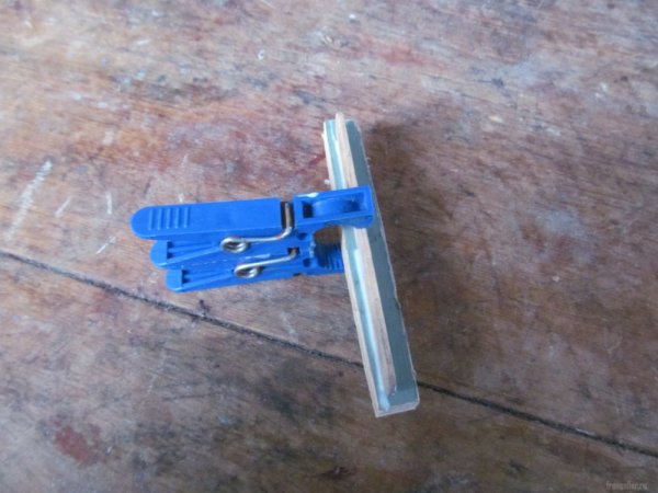 Мини струбцина из прищепки своими руками