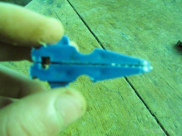 Изготовление мини струбцины из прищепки своими руками