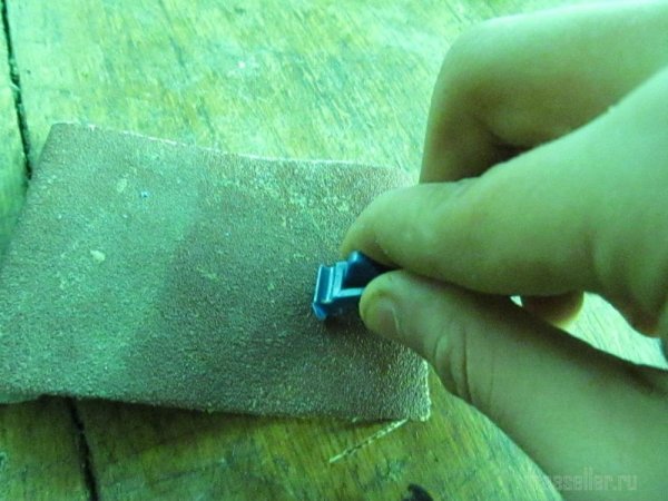 Изготовление мини струбцины из прищепки своими руками