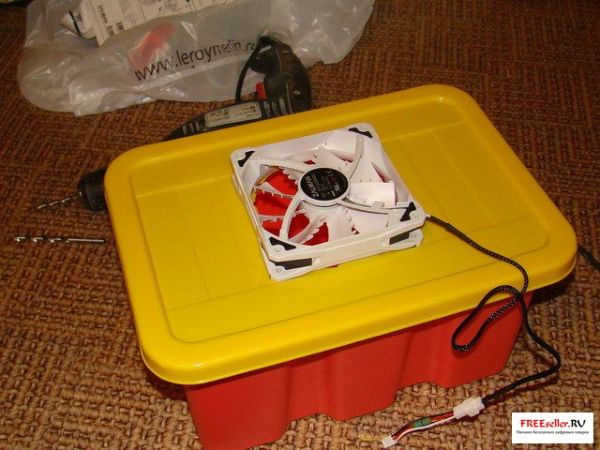 Делаем самодельный увлажнитель воздуха из пластикового ящика