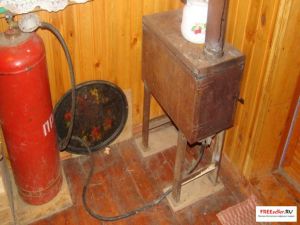Печь буржуйка на дровах и газе своими руками.