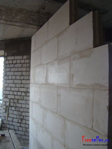 Как сделать перегородку из гребнеобразных плит своими руками.