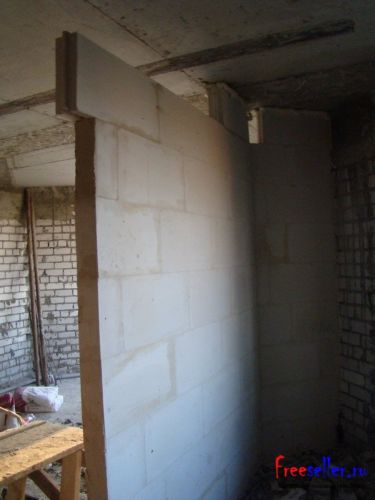 Как сделать перегородку из гребнеобразных плит своими руками.