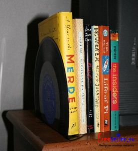 Подставка для книг из пластинок своими руками