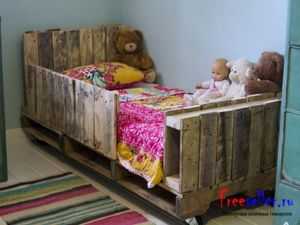 Как сделать детскую кровать из поддонов