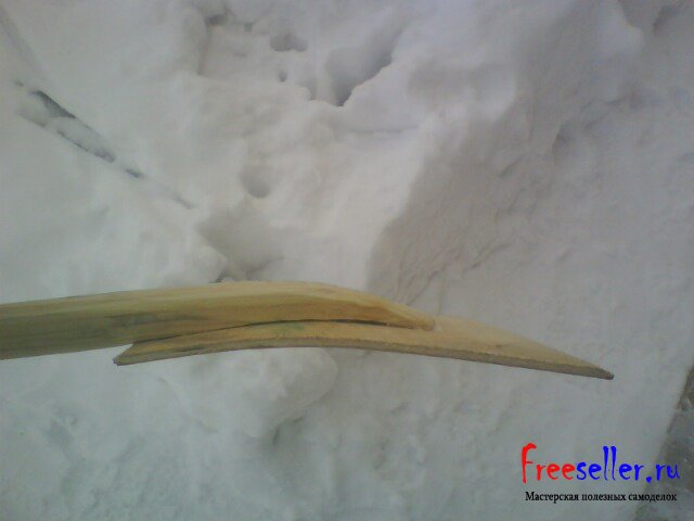 Самодельная детская лопата для снега