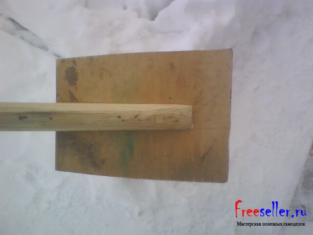 Самодельная детская лопата для снега