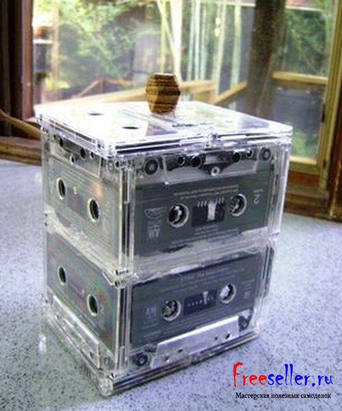 Коробочка из аудиокассет