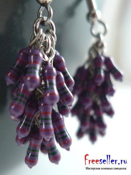 Самодельные сережки напоминающие "Горсть винограда" из резисторов.