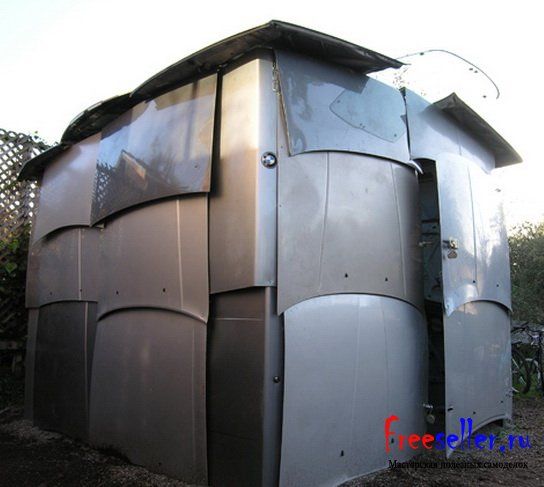 Дом из капотов автомобилей